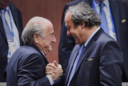 Joseph Blatter y Michelle Platini están siendo investigados. (Foto: Michael Buholzer/AFP)