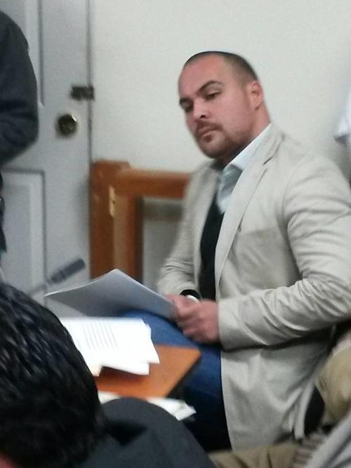 Banny en la audiencia donde un juez resolvió que debe enfrentar juicio por femicidio.