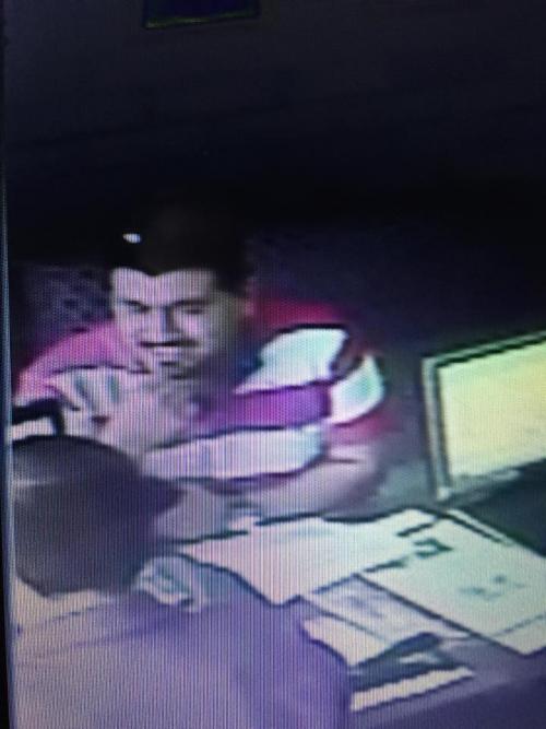 El líder de la banda ha sido acusado de varios atracos y estafas. Pese a ello está libre. (Foto: Facebook).