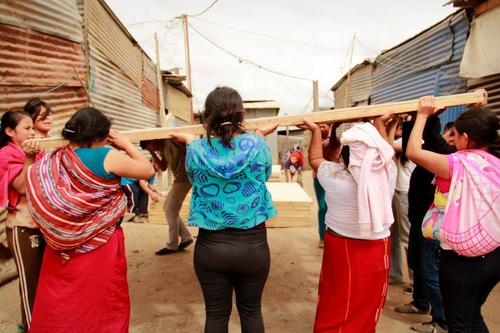 Techo Guatemala reconocida organización por construir casas, además realiza consensos comunitarios. (Foto: Techo Guatemala)