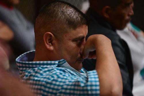 Eduardo Villatoro Cano escucha la resolución del juez que ordenó enviarlo a juicio. (Foto: Wilder López/Soy502)