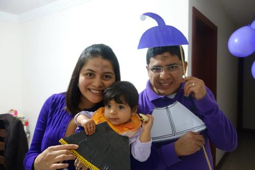 La pequeña Isabella junto sus padres en miércoles de ceniza. (Foto: Facebook/Juan Manuel Castillo)