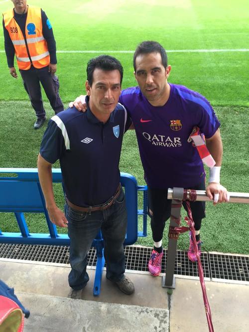 Otro retrato del "Profe", esta vez con el portero chileno de Barcelona, Claudio Bravo.