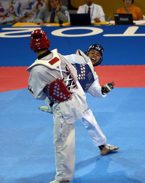 Guillermo Rodas (azul) fue el último exponente de taekwondo de Guatemala en ver acción. (Foto: Pedro Pablo Mijangos/Soy502)