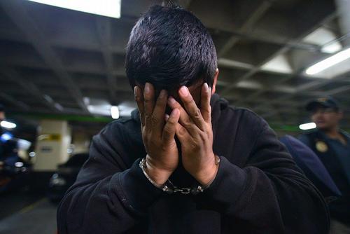 Miguel Gómez fue arrestado sindicado de pertenecer a una banda criminal que se dedicaba al sicariato, la cual se presume es responsable de la muerte de dos reconocidos abogados. (Foto: Wilder López/Soy502)