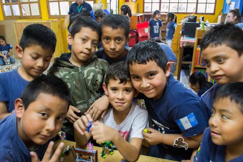 El juego ha sido el idioma común entre los niños. (Foto Camino Seguro)