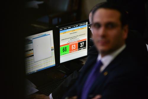 La moción antitransfuguismo no obtuvo los 80 votos necesarios para sancionar de inmediato a quienes se cambian de bancada. (Foto: Wilder López/Soy502)