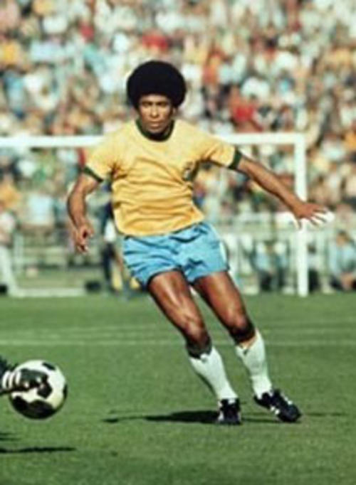 Cajú era uno jugador que se desempeñaba en la media cancha y obtuvo la tercera Copa del Mundo para Brasil en 1970.