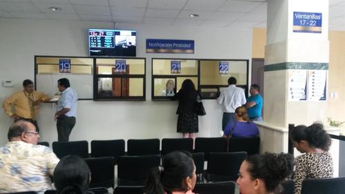 Estas son las ventanillas de la Contraloría General de Cuentas que servirán para atender a los funcionarios que soliciten su finiquito. Son 27 en total. (Foto: Contraloría)