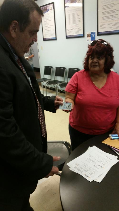 Los connacionales de Houston ya recibieron su DPI. (Foto: Minex)