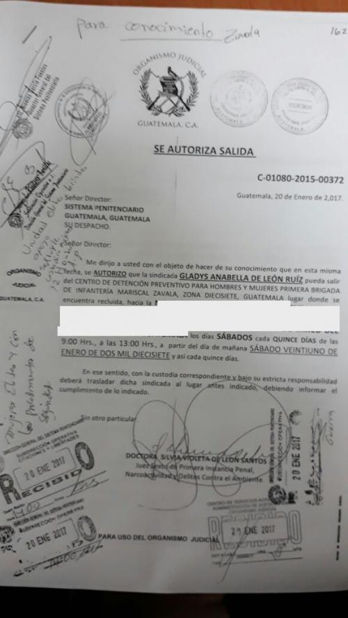 Autorización de salida de Anabella De León. (Foto: Soy502)