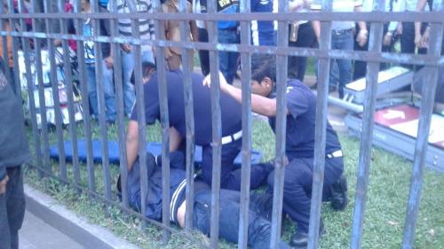 Un motorista resultó herido en un accidente de tránsito en la Avenida Reforma. (Foto: facebook: amilcarmontejoGT)