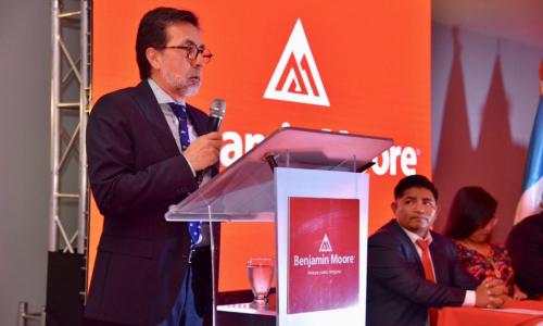 Luis Arreaga, embajador de los Estados Unidos en Guatemala, estuvo presente en la inauguración de la tienda de Dany. (Foto: Embajada de los Estados Estados en Guatemala)