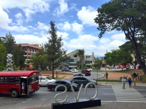 Esta es la parte que se cerraría en la plaza Colombia y crear un espacio para los peatones. (Foto: Fredy Hernández/Soy502)