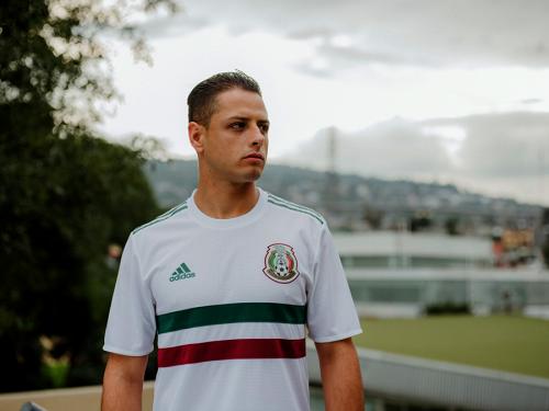 La camiseta de visitante para México tiene un diseño simple y elegante. Una firma en el cuello presenta el lema: “Soy México”. (Foto: cortesía Adidas)