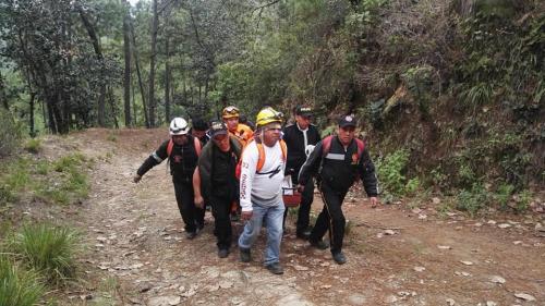 Los bomberos extrajeron el cuerpo del hombre quien murió en el balneario. (Foto: Canal 4 Chichi)