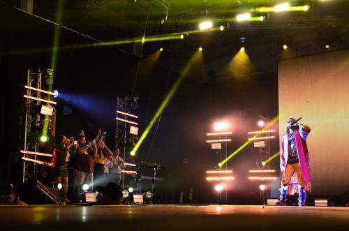 Algunos tuvieron la oportunidad de ver el show desde el escenario. (Foto: Selene Mejía/Soy502)