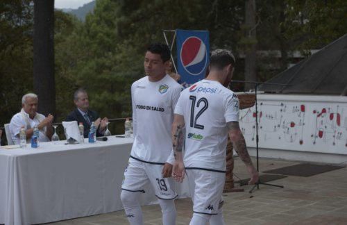 El nuevo uniforme de Comunicaciones. (Foto: Wilder López/Soy502)