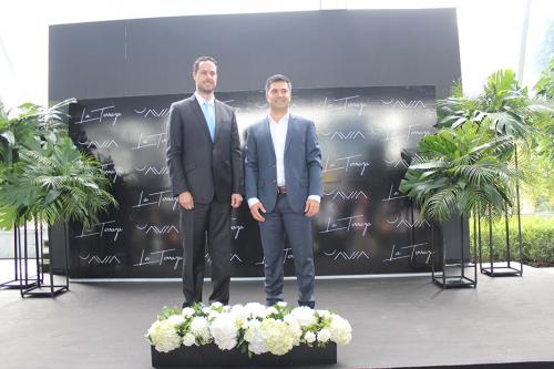 Ejecutivos de AVIA explicaron al público el proceso de apertura. (Foto: Magui Medina/Soy502)