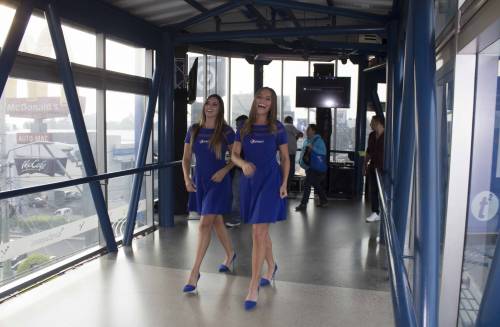 Se vivió un ambiente de fiesta por encima del tráfico de viernes en la tarde. (Foto: Magui Medina/Soy502)