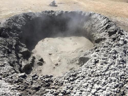 Vista de uno de los agujeros formados alrededor de la Laguna Ixpaco en Santa Rosa. (Foto: Cortesía Insivumeh)