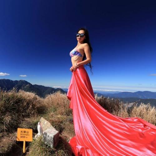 La joven escaladora publicaba fotografías suyas posando en bikini en lo más alto de las montañas. (Foto: Facebook)