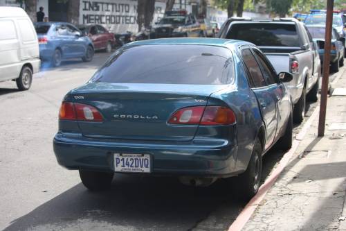 El carro con reporte de robo en el que se transportaban. (Foto: PNC)