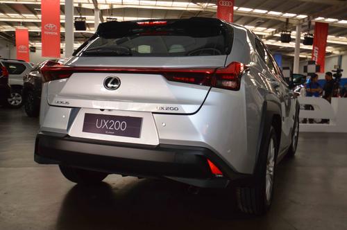 Autoferia, Grupo Cofiño, automóvil, vehículo, UX200, Lexus, Guatemala, ciudad, carretera, seguridad, tecnología, conducción