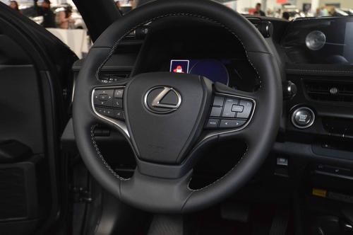 Autoferia, Grupo Cofiño, automóvil, vehículo, UX200, Lexus, Guatemala, ciudad, carretera, seguridad, tecnología, conducción