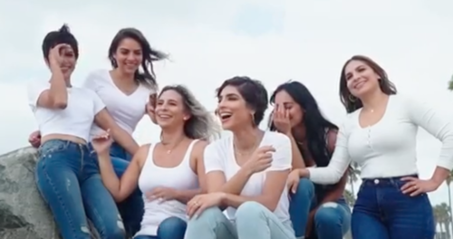 Las 5 hermanas posaron para la línea de ropa de Espinoza. (Foto: People)