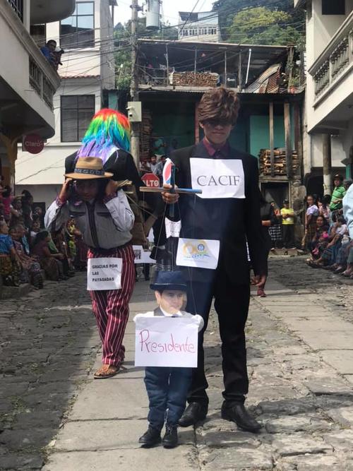 Las fiestas patrias también sirvieron para mostrar el malestar al gobierno actual. (Foto: Chavajay Quiacain)