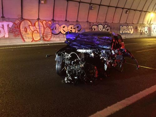 Ambos carros quedaron destruidos tras el impacto. El kamikaze se salvó de morir pese al fuerte choque. (Foto: Emergencias Madrid)