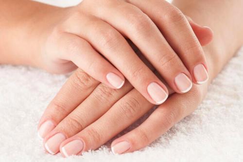 Deja descansar tus uñas para que crezcan fuertes. (Foto: Vix)