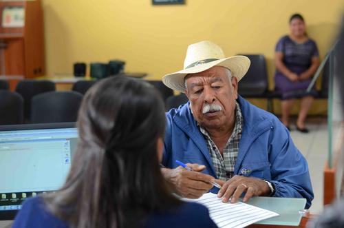 Banrural, jubilados, pensionados, hospital, médico, Guatemala, Soy502