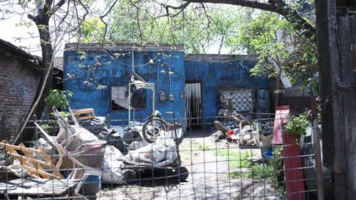 La casa está prácticamente en las ruinas tras el abandono por años del inmueble. (Foto: Clarín)