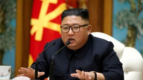 Kim Jong Un también prohibió recientemente 11 días en los que la población no puede reírse y hacer fiestas.
