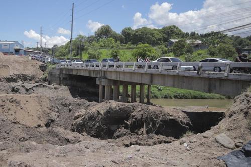 El actual puente también será reforzado para soportar la carga vial. (Foto: Muni Villa Nueva)