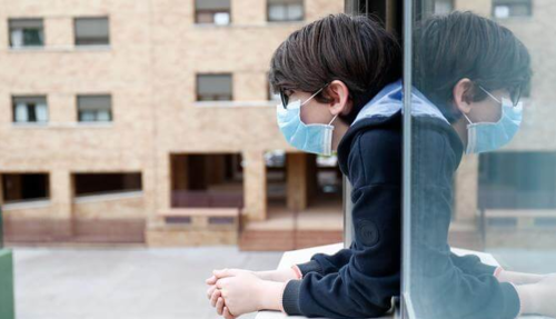 Los adolescentes experimentaron un cambio drástico en su dinámica de relaciones sociales y estudio. (Foto: Twitter)