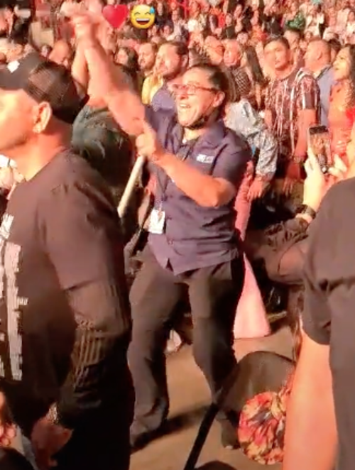 La fanática contagió su alegría a los internautas. (Foto: Oficial)