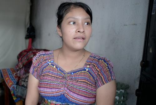 Por su parte, Yoselin Vicente relató que el olor fue percibido el viernes a eso de las 18:00 horas y que parecía el de el veneno. (Foto: Wilder López/Soy502)