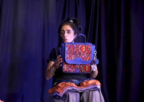 Massiel Carrillo entrevistó a Bárbara Torres mientras la actriz tomaba un descanso durante un ensayo de una obra teatral en la Ciudad de México.