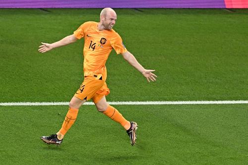 Davy Klaassen anotó el segundo gol de Países Bajos contra Senegal. (Foto: AFP)