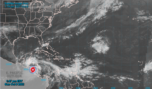 Así se observa el paso de Julia acercándose a Guatemala por el sur. (Foto: NOAA)