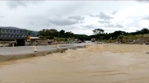 En Gualán Zacapa, también se empieza ver la crecida de ríos. (Foto: Conred)
