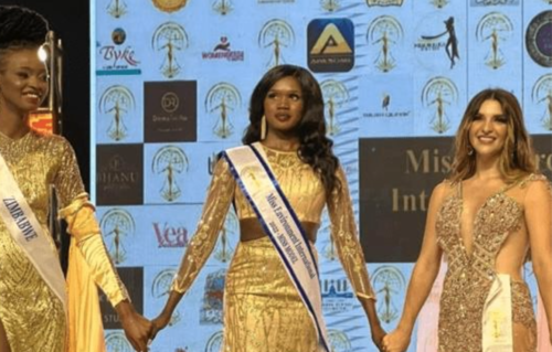 Amelia Michael Sky (en medio) tenía 26 años. (Foto: Diario Libre)