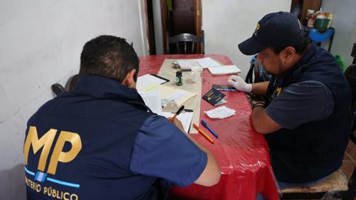 El MP incautó armas de fuego que eran utilizadas por la banda. (Foto: MP)
