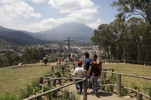 cerro de la cruz, antigua guatemala, ayuntamiento de la antigua, victor del pozo, remodelación cerro cruz, guatemala