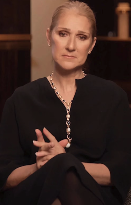 Céline Dion se sigue tratando, pero aún no ha hallado el medicamento correcto para tratar su padecimiento.