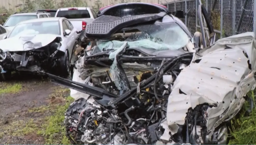 Así quedó el carro en el que viajaban los tres jóvenes. (Foto: NYP)