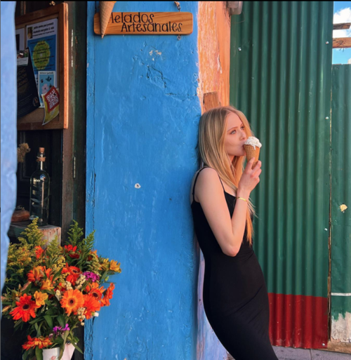 Loreto Peralta disfrutando del helado artesanal. (Foto: Instagram)